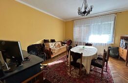 Apartament 3 camere decomandat etaj 1  zona spitalul vechi 