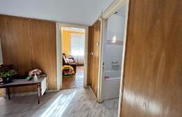 Apartament 3 camere decomandat etaj 1  zona spitalul vechi 