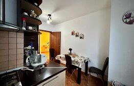 Apartament 3 camere decomandat in Micro 16  foarte spatios cu 2 bai si 2 balcoane parter inalt 