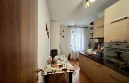 Apartament 3 camere decomandat in Micro 16  foarte spatios cu 2 bai si 2 balcoane parter inalt 