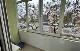 Apartament 3 camere decomandat in Micro 16  foarte spatios cu 2 bai si 2 balcoane parter inalt 