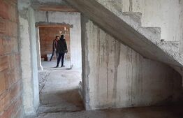 Casa la rosu 205mp + teren 1500 mp in Satmarel