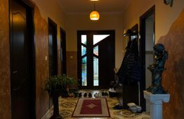 Casa de vanzare,6 camere ,480 mp, zona Vetis