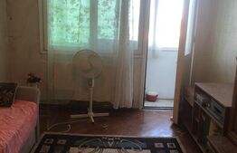 Apartament de vanzare  3 camere zona  Carpati 1 , etaj 3 /4