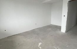 Apartament de 3 camere, 2 balcoane, 93 mp, etaj 1