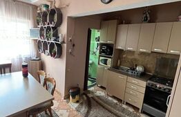 Casa de vanzare ,  240mp utili , doua fronturi , Zona Piata de Vechituri