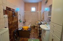 Casa 274 mp, teren 443 mp, zona centru LIVADA, pretabila si ptr uz comercial 