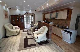 Proprietate de excepție cu casă spațioasă, piscină și teren generos