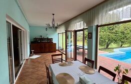 Proprietate de excepție cu casă spațioasă, piscină și teren generos