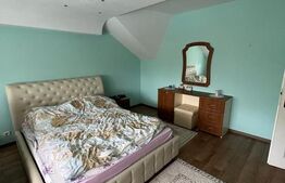 Proprietate de excepție cu casă spațioasă, piscină și teren generos