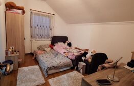 Casa cu 5 camere, 240 mp, zona-Lazuri