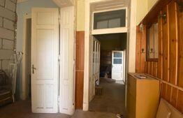 Oportunitate !!!Casa semicentrala cu 2 apartamente 