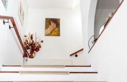 Casa , 7 arii de teren , zona semicentral