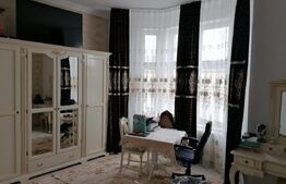 De vanzare apartament 3 camere, ultracentral , cu acoperiș 