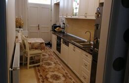 De vanzare apartament 3 camere, ultracentral , cu acoperiș 