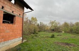 Casă în Construcție pe Malul Somesului