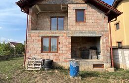 Casă spațioasă, cartierul Micro 17