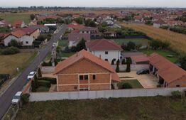 Casa de vanzare cu 6 camere, 480 mp, zona Vetis