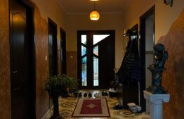 De vanzare casa  cu 6 camere, 480 mp, zona Vetis