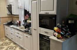 De vanzare casa  cu 6 camere, 480 mp, zona Vetis