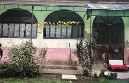 De vanzare casa , 250 mp, doua fronturi  , zona Centrala