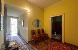 Casă cu 3 camere, 161 mp, cu curte comună, zona-ultracentral