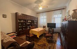 Casă cu 3 camere, 161 mp, cu curte comună, zona-ultracentral