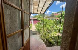 Casă cu 3 camere, 161 mp, cu curte comună, zona-ultracentral