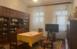 Casă cu 3 camere, 161 mp, cu curte comună, zona-ultracentral