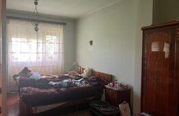 Casă cu 3 camere, 161 mp, cu curte comună, zona-ultracentral