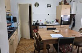 Casa cu 3 camere, 137 mp, semicentral