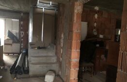 Casa la rosu in interior , 150 mp , zona Martinesti