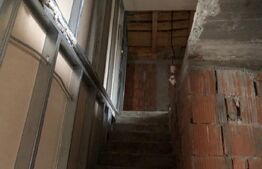 Casa la rosu in interior , 150 mp , zona Martinesti