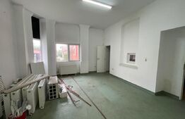 Spatiu comercial + Apartament, , zona Semicentrala