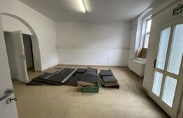 Spatiu comercial + Apartament, , zona Semicentrala