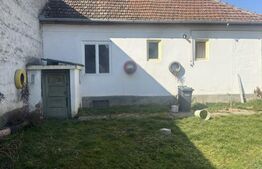 Casa de locuit cu 3 camere, 80 mp, cu 683 mp teren, zona Centrala