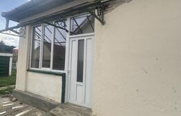 Casa de locuit cu 3 camere, 80 mp, cu 683 mp teren, zona Centrala