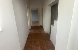 Casa de locuit cu 3 camere, 80 mp, cu 683 mp teren, zona Centrala
