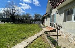 Casa cu 3 camere, 90 mp, 2 anexe gospodaresti si teren de 3000 mp, zona Crucisor