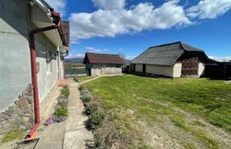 Casa cu 3 camere, 90 mp, 2 anexe gospodaresti si teren de 3000 mp, zona Crucisor