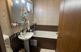 Casa cu 3 camere, 90 mp, 2 anexe gospodaresti si teren de 3000 mp, zona Crucisor