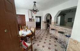 Casa de vanzare cu 4 camere, 120 mp, zona 14 Mai