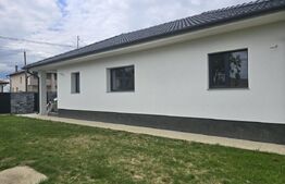 Casa 2 camere, 120 mp -7.8 ari teren . Lazuri