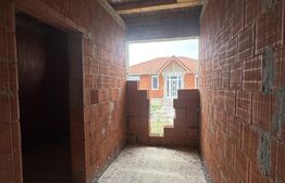 Casa la roșu 3 camere, 142 mp, 592 mp, teren, zona Cionchesti 