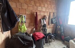 Casa la roșu 3 camere, 144 mp, 584 mp teren, zona Cionchesti 