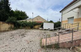 Casa de vanzare, cu 2 camere, zona cu vad comercial. 