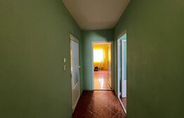 Casa de vanzare, cu 2 camere, zona cu vad comercial. 