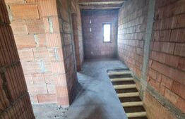 Casa in rosu, 93 mp , zona Martinesti