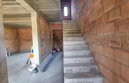 Casa in rosu, 93 mp , zona Martinesti