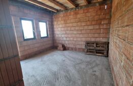 Casa in rosu, 93 mp , zona Martinesti